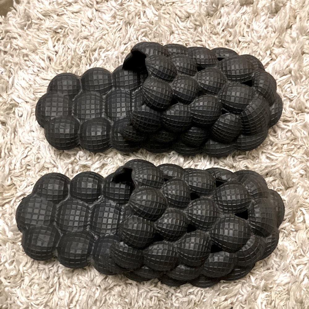 Black Yeezy Bubble Slides
